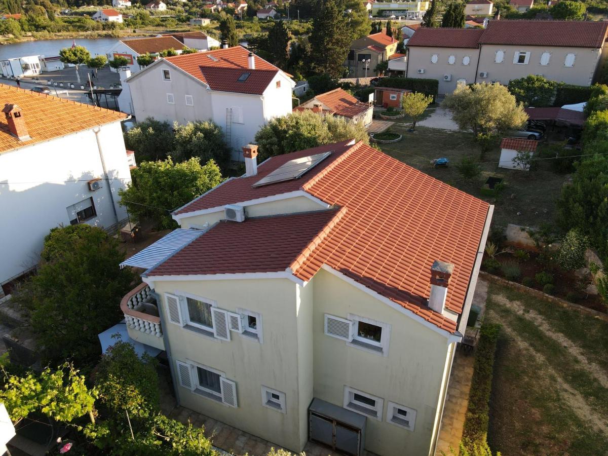 Apartmani Lenka 乌格连 外观 照片