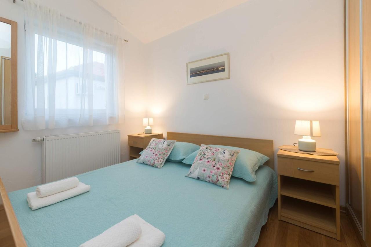 Apartmani Lenka 乌格连 外观 照片