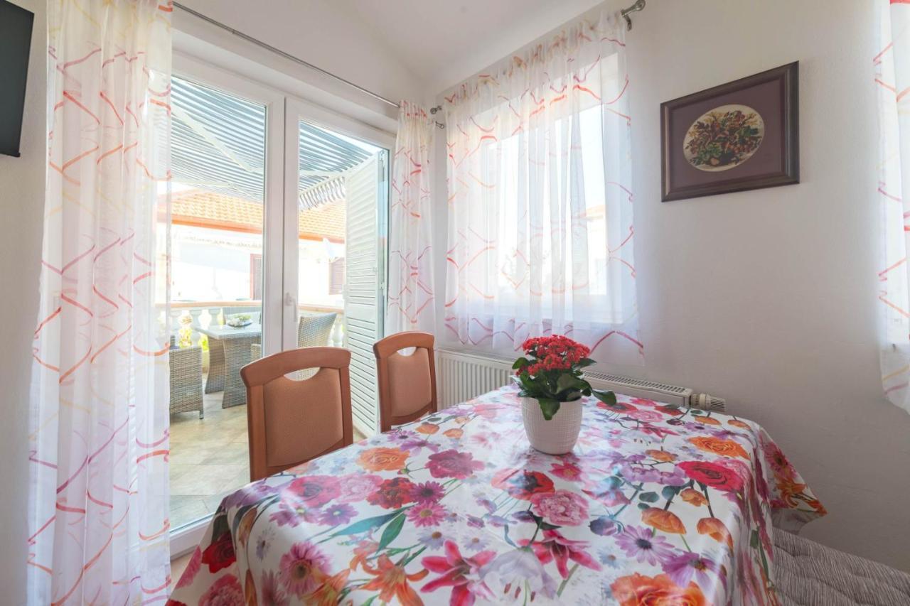 Apartmani Lenka 乌格连 外观 照片