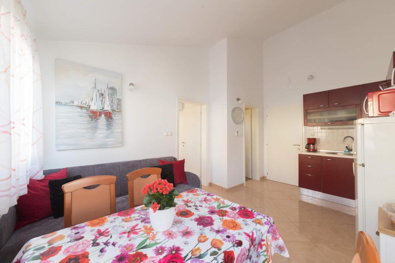 Apartmani Lenka 乌格连 外观 照片