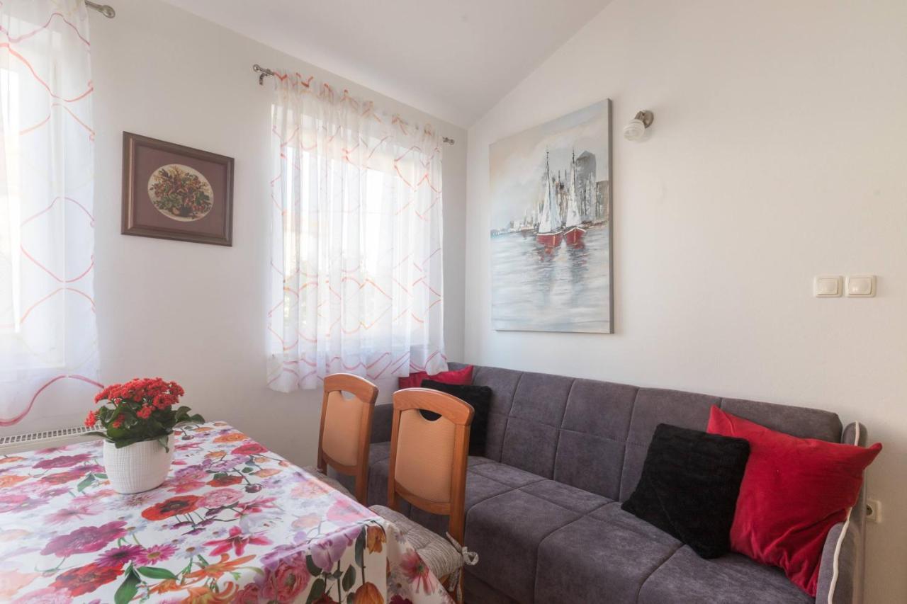 Apartmani Lenka 乌格连 外观 照片
