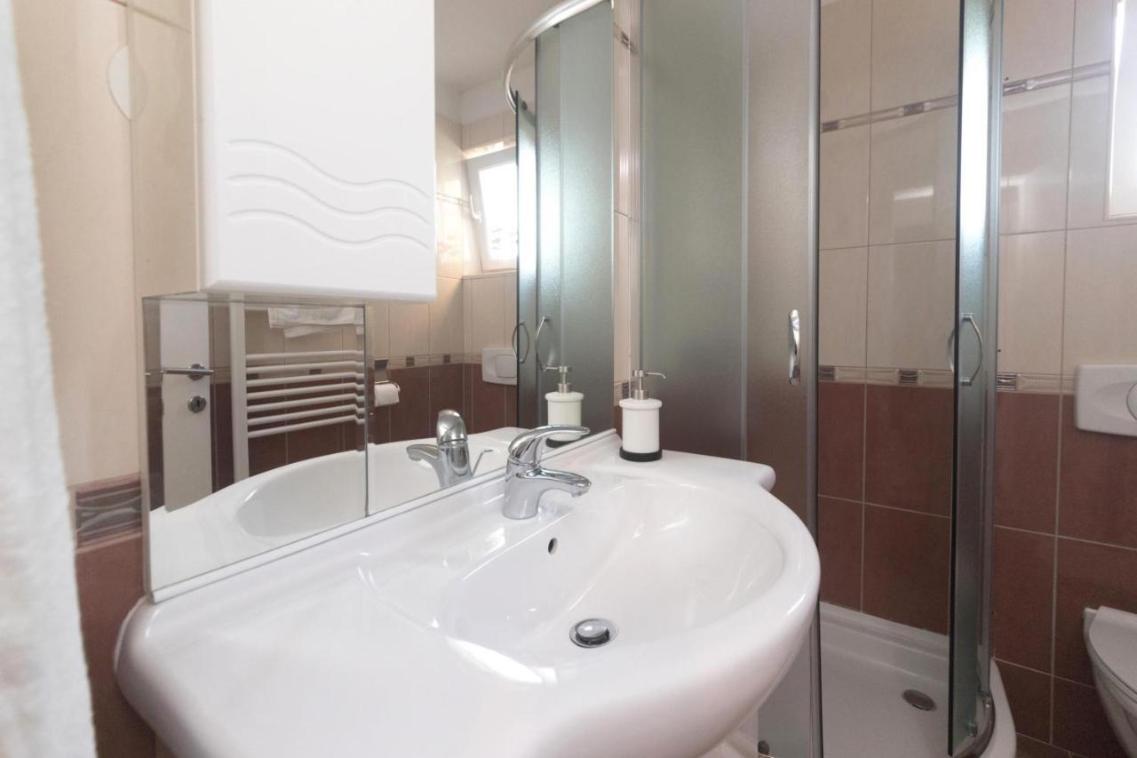 Apartmani Lenka 乌格连 外观 照片