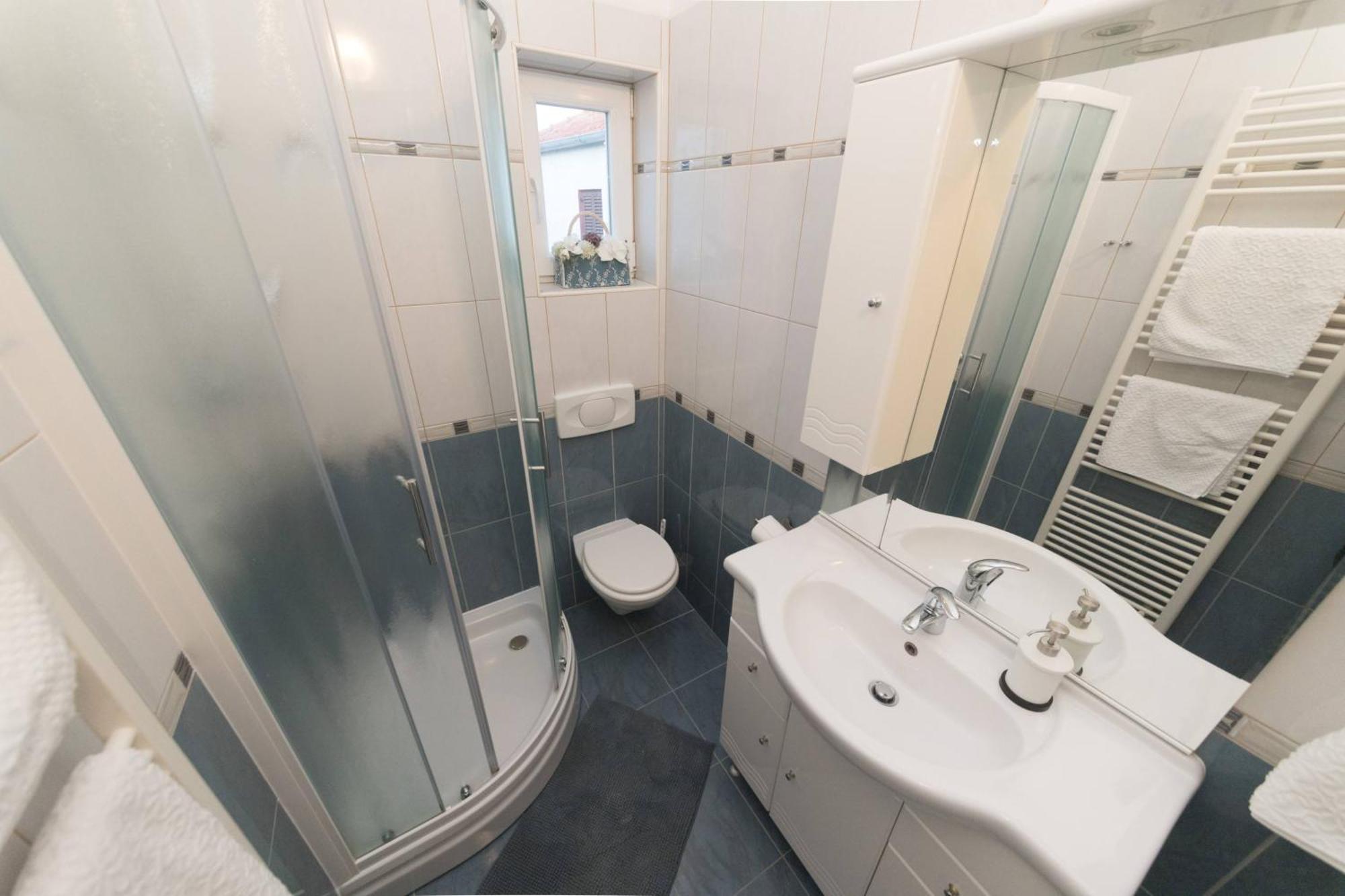 Apartmani Lenka 乌格连 外观 照片