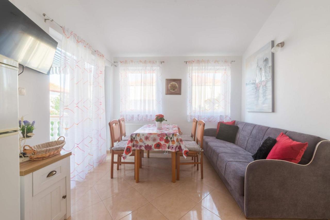 Apartmani Lenka 乌格连 外观 照片