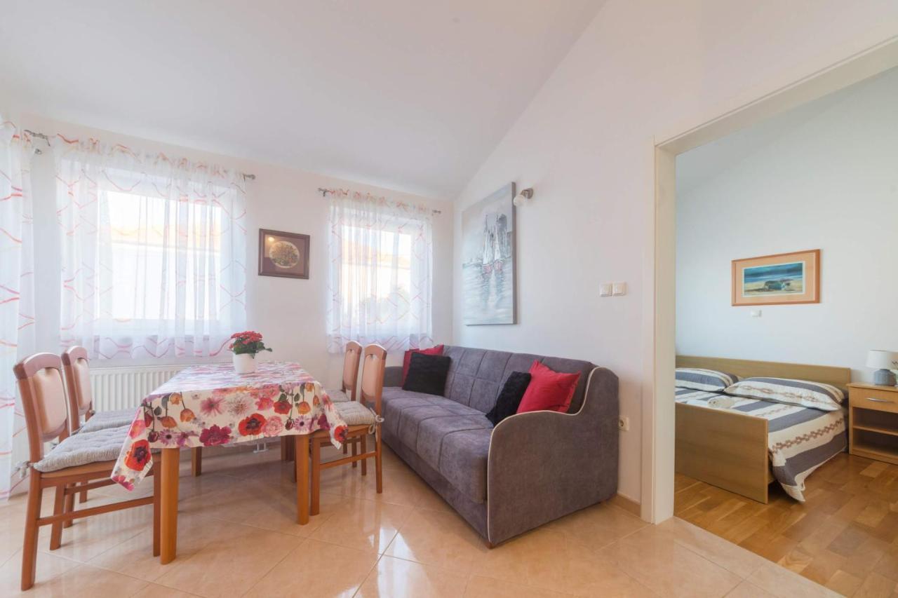 Apartmani Lenka 乌格连 外观 照片